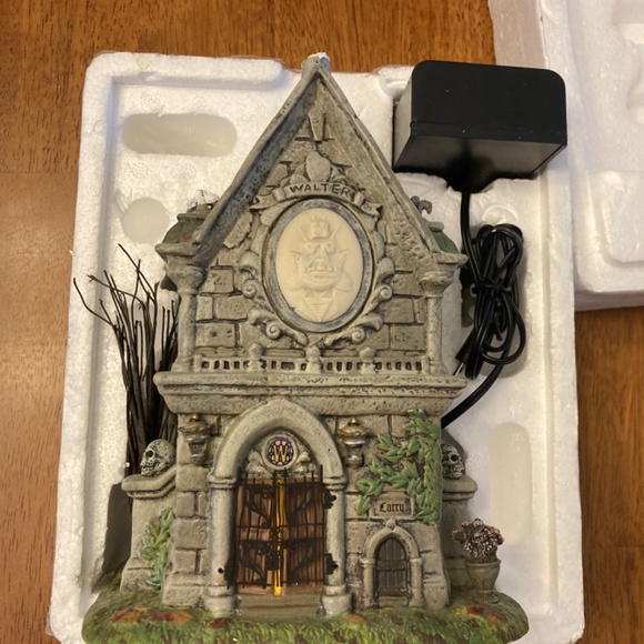 Department 56 Walter and Larry’s Crypt - Picture 3 of 3